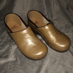 size 40 Dansko Clog gold